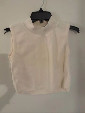 Que Cream Ribbed Mock Neck Sleeveless Tank